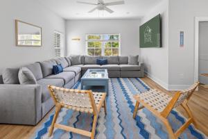 Hang Ten House- 2.5 Blocks to Beach- Pet Friendly
