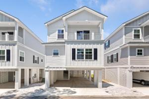 Hang Ten House- 2.5 Blocks to Beach- Pet Friendly