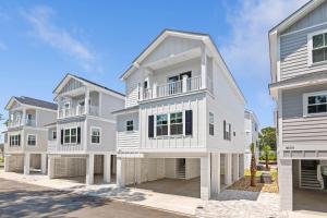 Hang Ten House- 2.5 Blocks to Beach- Pet Friendly