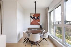 3-Bedroom Mokotów Apartment with Sunny Tarrace