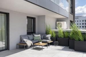 3-Bedroom Mokotów Apartment with Sunny Tarrace