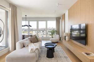 3-Bedroom Mokotów Apartment with Sunny Tarrace