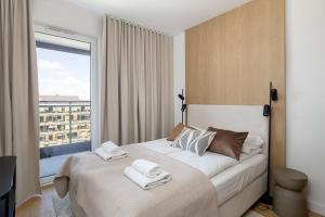 3-Bedroom Mokotów Apartment with Sunny Tarrace