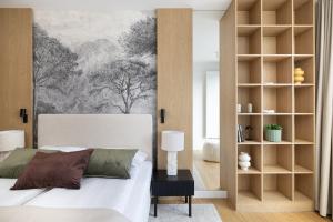 3-Bedroom Mokotów Apartment with Sunny Tarrace