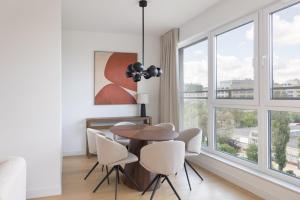 3-Bedroom Mokotów Apartment with Sunny Tarrace