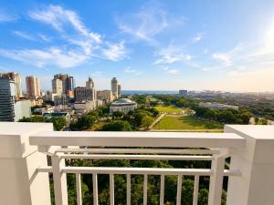 Modern condo with Luneta View, near Schools, etc