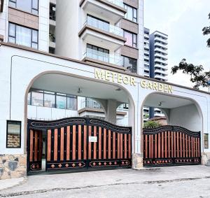 17th-Floor Kilimani City View-Malls, Pool, Gym, Workspace