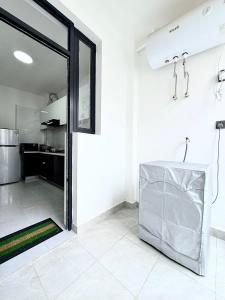 17th-Floor Kilimani City View-Malls, Pool, Gym, Workspace