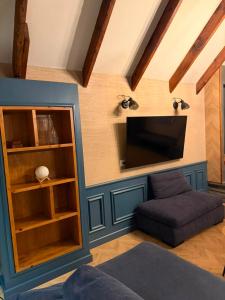 The SunSet Penthouse 100m from New Bazaar -Balcony - Available Parking