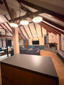 The SunSet Penthouse 100m from New Bazaar -Balcony - Available Parking