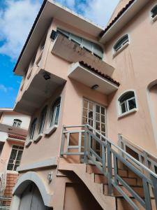 4 bedroom duplex 50 metres to the beach