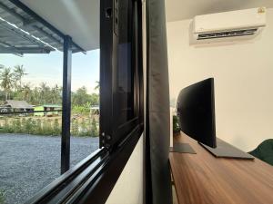 4K Workstation Fast WiFi and Central Location