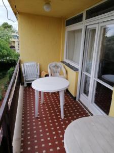 Cozy Apartment Walk to Lake Balaton
