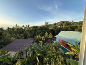 Stylish 2BR Bungalow with AC and 3 Minute Beach Walk