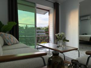 Stylish 2BR Bungalow with AC and 3 Minute Beach Walk