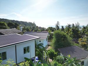 Stylish 2BR Bungalow with AC and 3 Minute Beach Walk