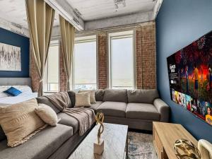 Chic Loft 828 3bd Sleeps 16 Free Parking