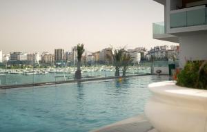 Luxury Beachfront 2BR Pool Parking Tanger Marina