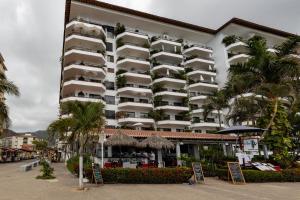 Ocean view 2Br Condo-Balcony-Beach-Pool - 902