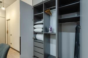 26-305b Manhattan, Beresteiskyi 11, Kyiv, Politekh metro nearby, fantastic city view, 15 kW backup power, Petrovdom Apartment