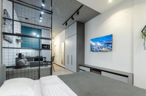 26-305b Manhattan, Beresteiskyi 11, Kyiv, Politekh metro nearby, fantastic city view, 15 kW backup power, Petrovdom Apartment