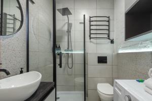 26-305b Manhattan, Beresteiskyi 11, Kyiv, Politekh metro nearby, fantastic city view, 15 kW backup power, Petrovdom Apartment