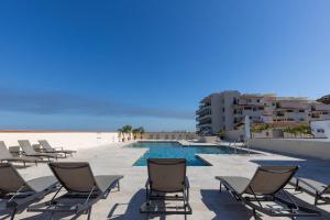 Ocean view 2Br Condo-Balcony-Beach-Pool - 902