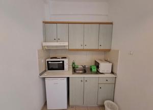 Babis Sea view apartments 4
