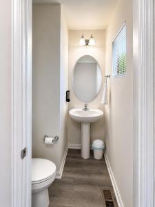 Coastal Retreat - EV Charger - Near Marina & Beaches