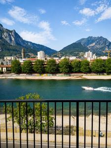 La Dolce vista, Lecco apartment with lake view
