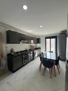 Beautiful, Sunny Apartment with a Great View!