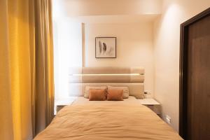 The Golden Nest - Sunlit Studio near Airport