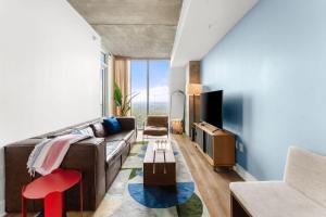 Downtown Skyline & Lake Views l Rooftop Pool