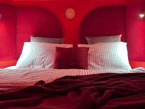 The Velvet Paradox
