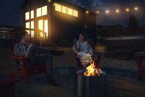 Stargazing Retreat with Hot Tub Deck Hammocks BBQ