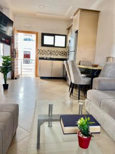 Beachfront 2BR Balcony Pool Atlas Mtn View Surf