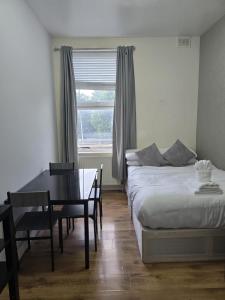 Cosy Stay 20 minutes to Canary Wharf ! Sleeps 6