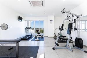 Hermoso Apartamento con Cochera y Parrilla! Vista a Villa Morra 5