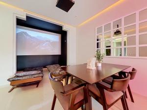 Cosy Stay in Heart of Marrakech with PS5 and Cinéma