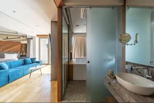 Bliss Properties Premium Jacuzzi Suite by Cape of Rodon