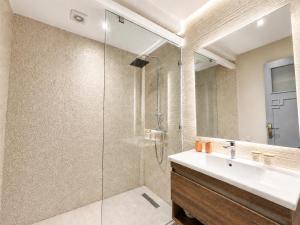 Cosy Stay in Heart of Marrakech with PS5 and Cinéma