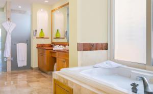 Three Bedroom Suite - Villa del Palmar Flamingos