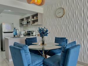 Oasis in the heart of the city 2 Bedroom Apartment