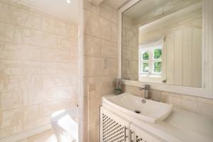 Stunning Villa 2 Mins to Beach - Coral House