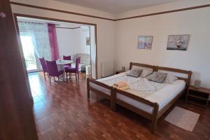Apartments with parking space Novi Vinodolski - 15823