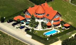 One-Bedroom Apartment with Balcony room in Fortuna Villa
