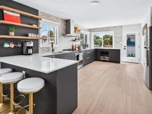 6BR 6 BA Entire Home with AC Prime Location