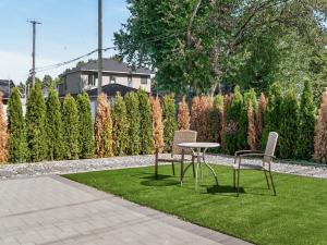 6BR 6 BA Entire Home with AC Prime Location