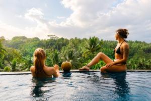 Yoga Retreat 9 BR Villa By River Song