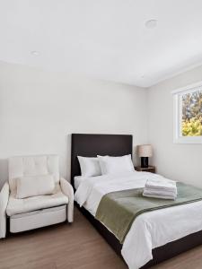 6BR 6 BA Entire Home with AC Prime Location
